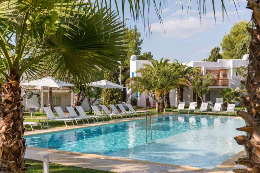 Cala Llenya Resort Ibiza — hotel pet-friendly en Santa Eulària des Riu