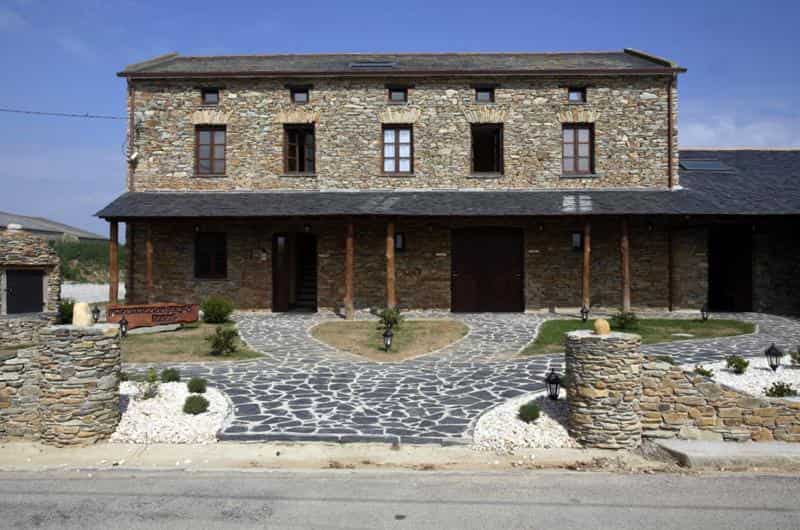 Hotel y Apartamentos Penarronda Playa — hotel pet-friendly en Navia