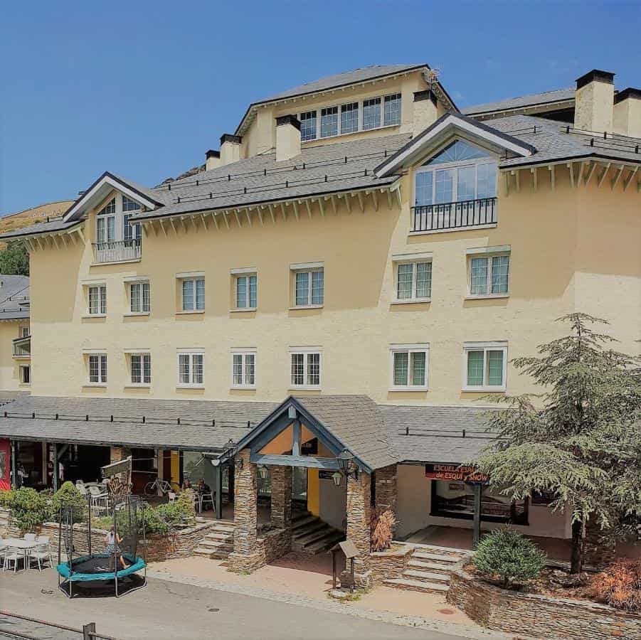 Ski Plaza Sierra Nevada & Zona Baja — hotel pet-friendly en Monachil